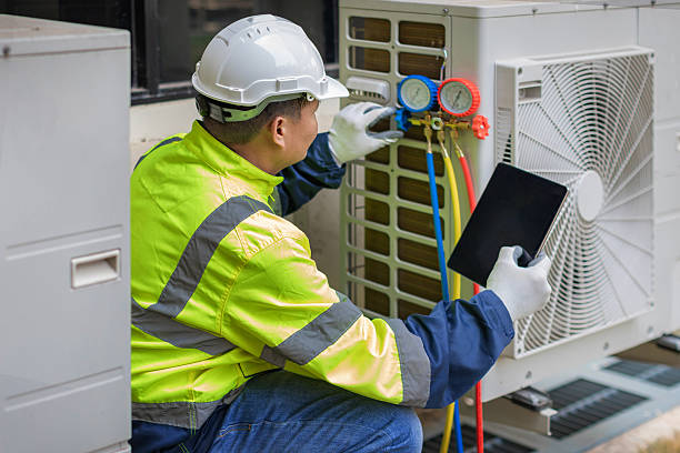 Professional Heat Pump Repair technician working in Saint Albans, NY